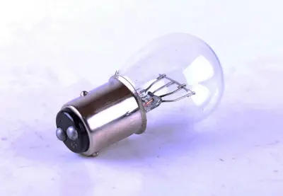 Лампа S25 двоконтактна 12V 21W/5W стоп/габарит AMG-2