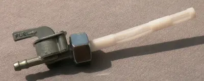Кран паливний Alpha, гайка Ø14 мм, штуцер 90° VDK